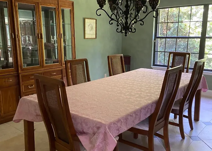 Awesome Shared Villa 20 Minutes From The Beach